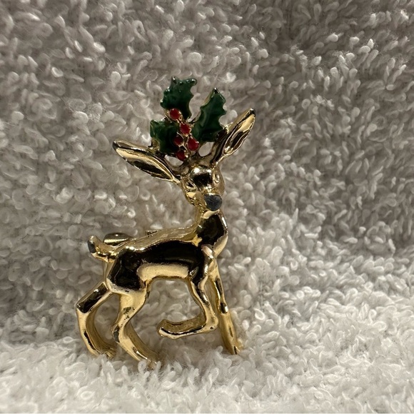 gerrys Jewelry - Vintage Gold Tone Gerrys Reindeer Christmas Holiday Pin Brooch